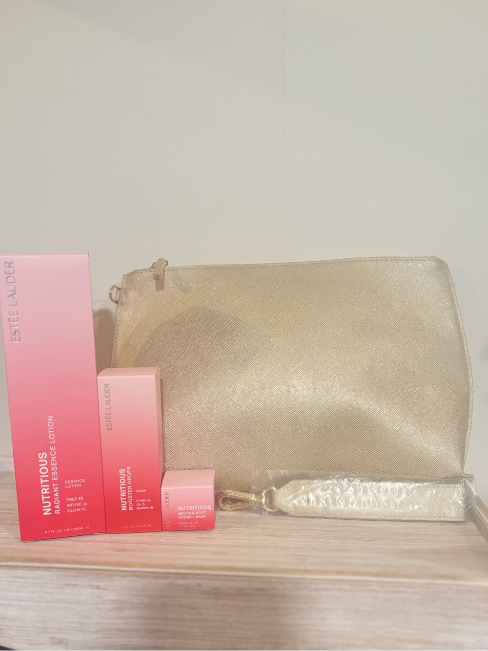 🆕 NIB Estée Lauder 3 Piece Nutritious Skincare Set With Gold Cosmetic Wristlet